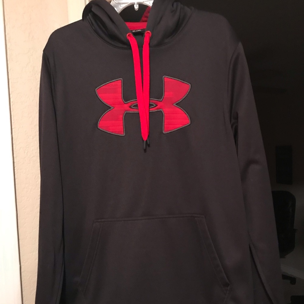 Underarmour Men’s Pullover sweatshirt with hood